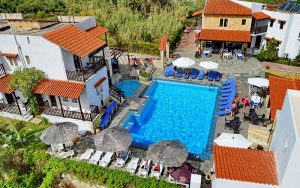 Pool-Bar-Garden