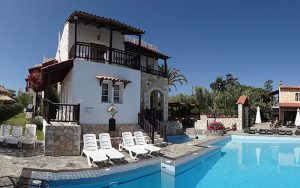 Pool-Bar-Garden