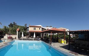 Pool-Bar-Garden