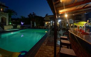 Pool-Bar-Garden